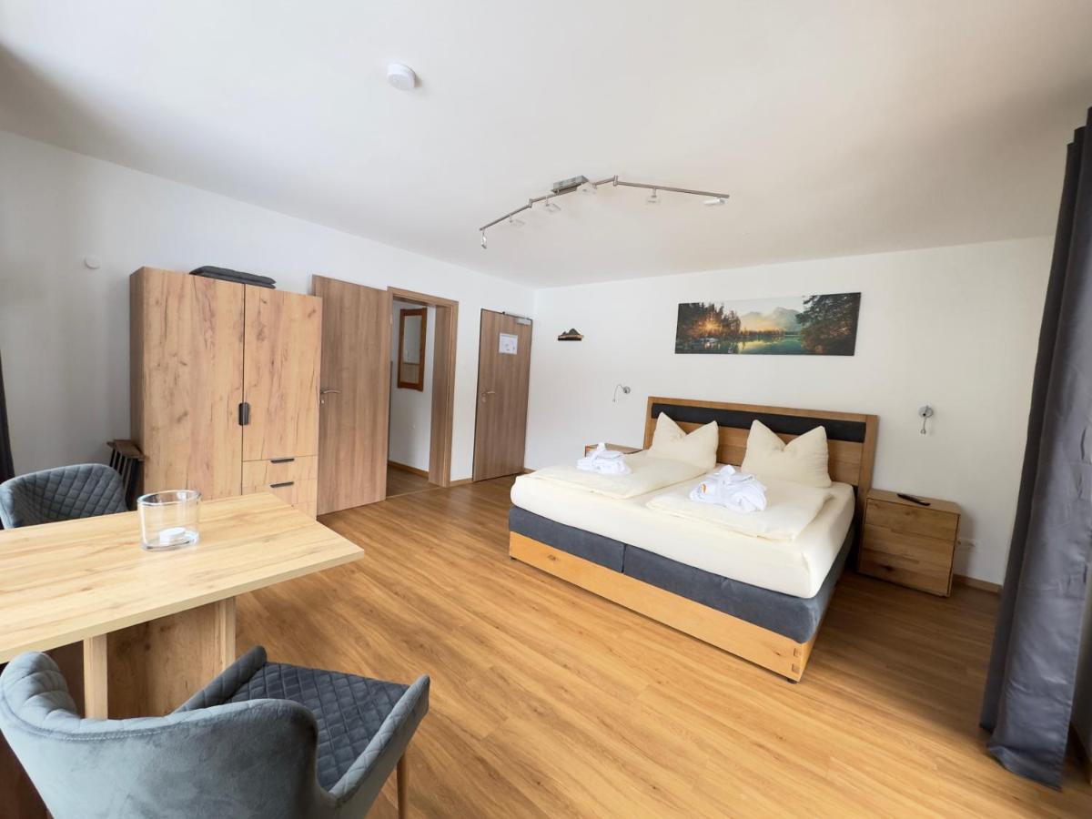 Ein Bett oder Betten in einem Zimmer der Unterkunft Alpenglühn Apartments - Adult Only