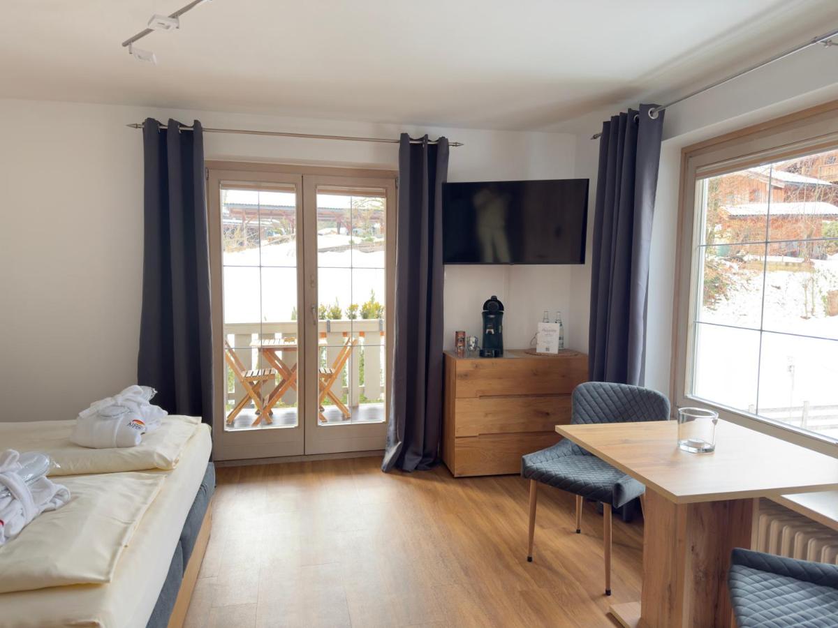 Ein Bett oder Betten in einem Zimmer der Unterkunft Alpenglühn Apartments - Adult Only