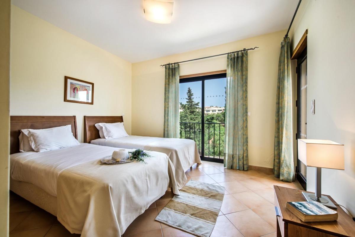 Uma cama ou camas num quarto em Estrela da Luz Resort