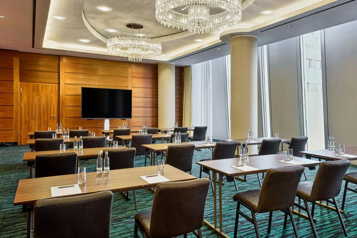 TV/Unterhaltungsangebot in der Unterkunft JW Marriott Hotel Frankfurt