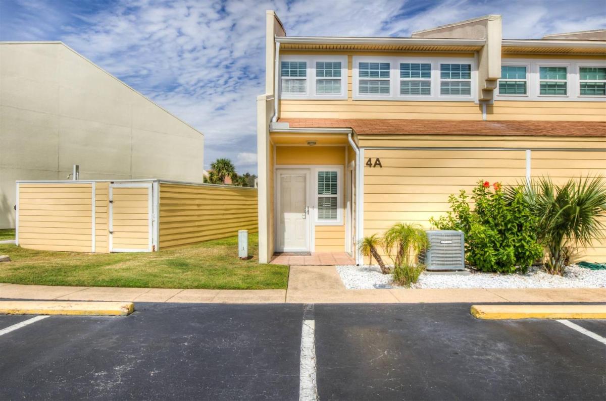 4 A, Three Bedroom Townhome - Housity
