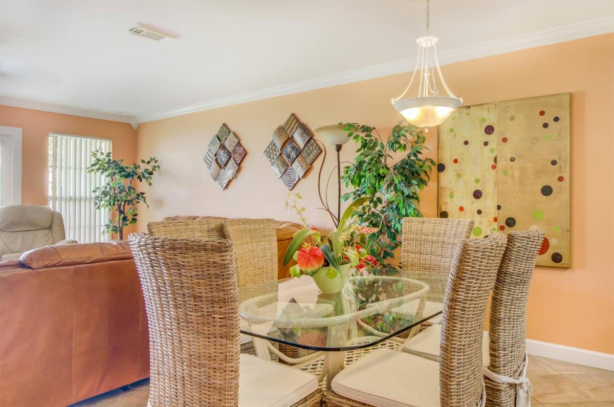 4 A, Three Bedroom Townhome - Housity