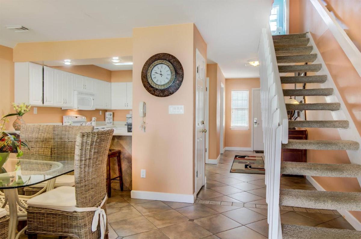 4 A, Three Bedroom Townhome - Housity
