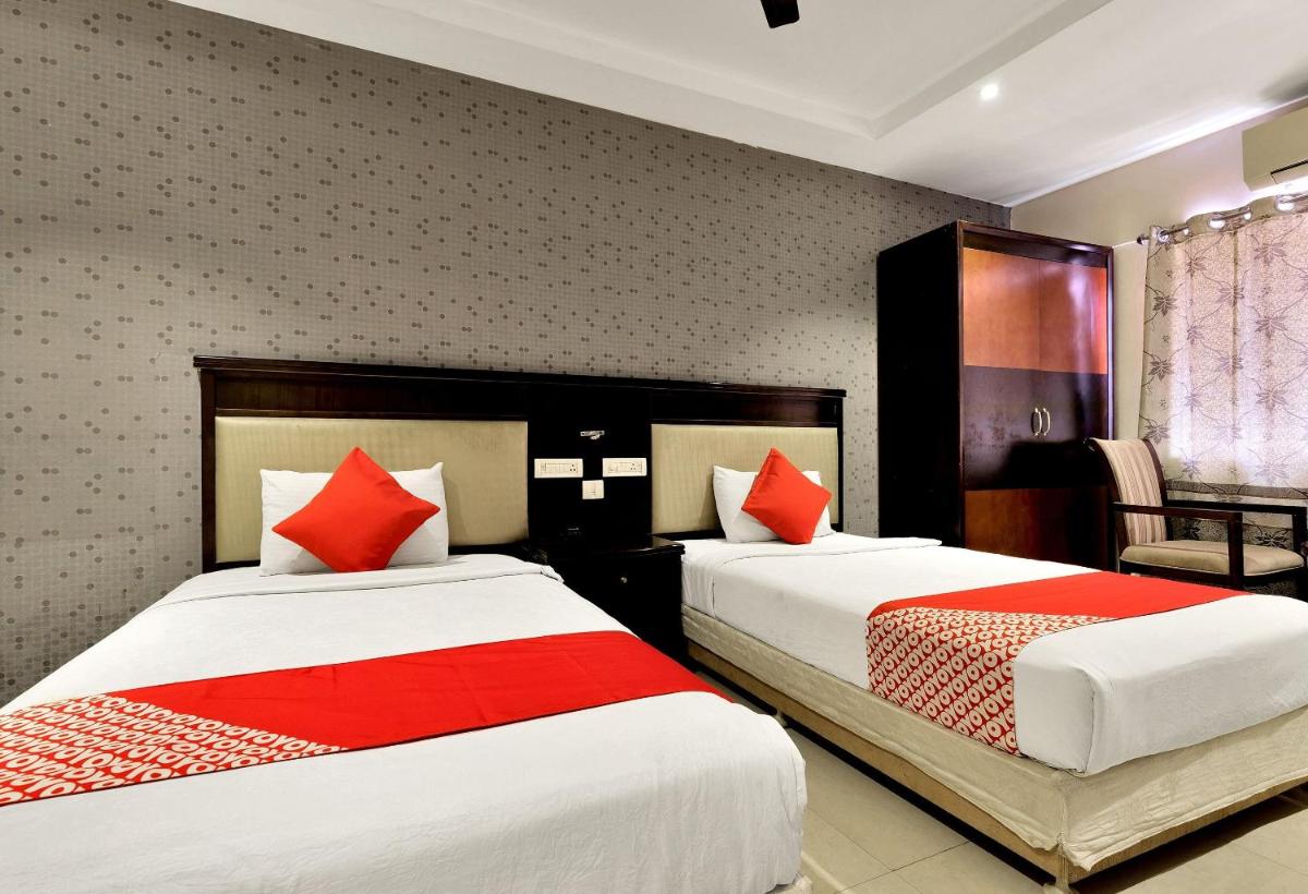 Hotel Rudra Grand Near Kondapur x Road - Housity