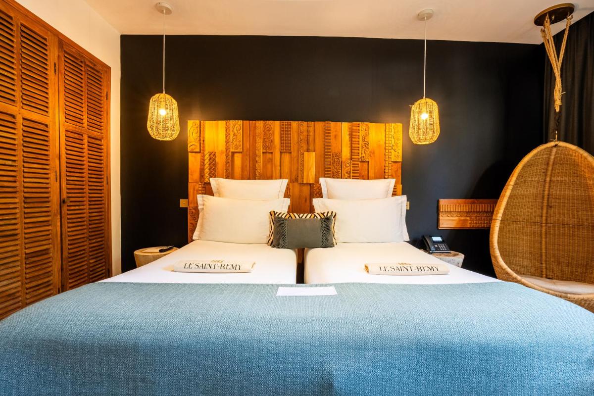 Un ou plusieurs lits dans un hébergement de l'établissement Hôtel Le Saint Remy & Spa