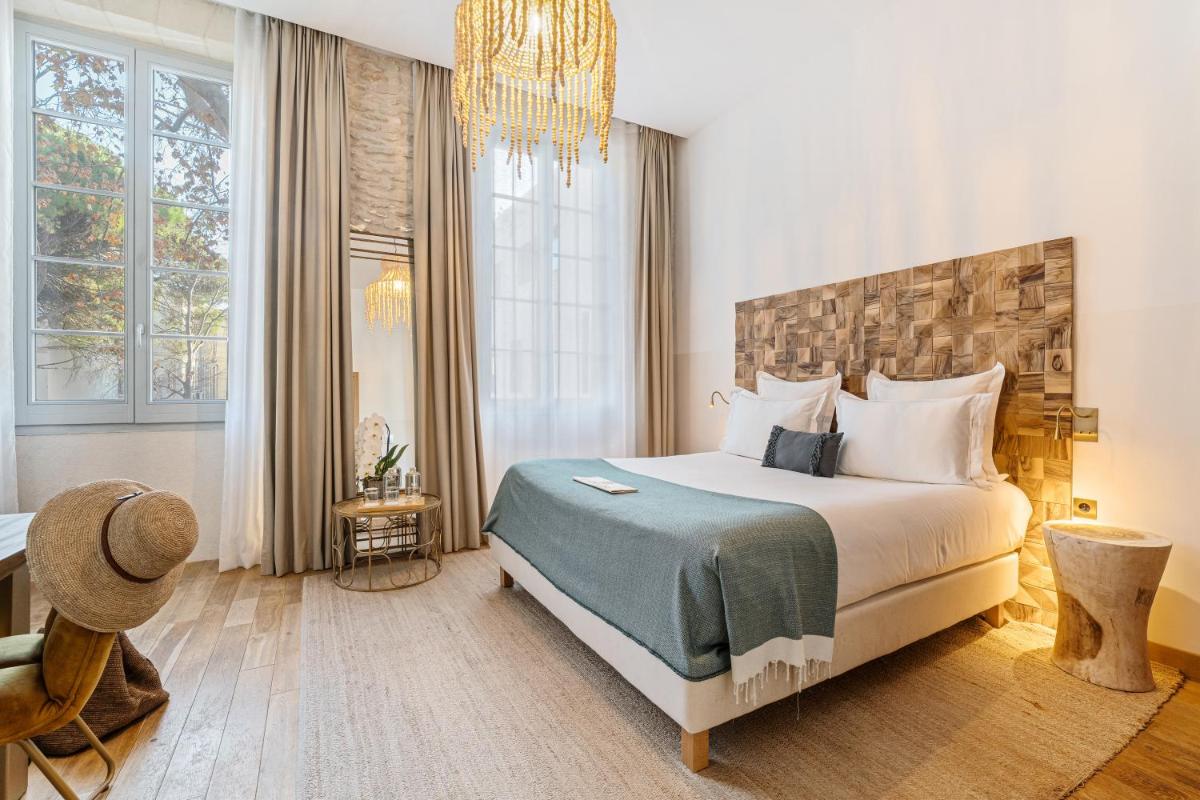 Un ou plusieurs lits dans un hébergement de l'établissement Hôtel Le Saint Remy & Spa