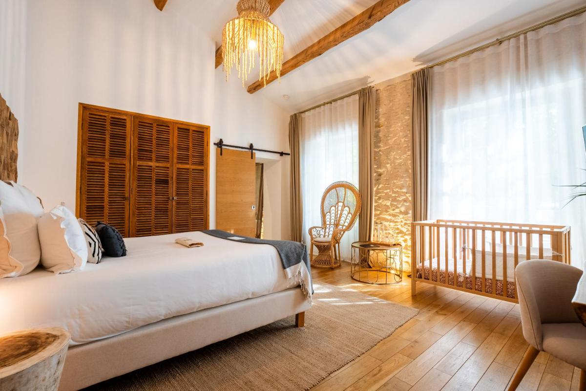 Un ou plusieurs lits dans un hébergement de l'établissement Hôtel Le Saint Remy & Spa