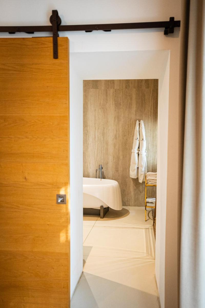 Salle de bains dans l'établissement Hôtel Le Saint Remy & Spa