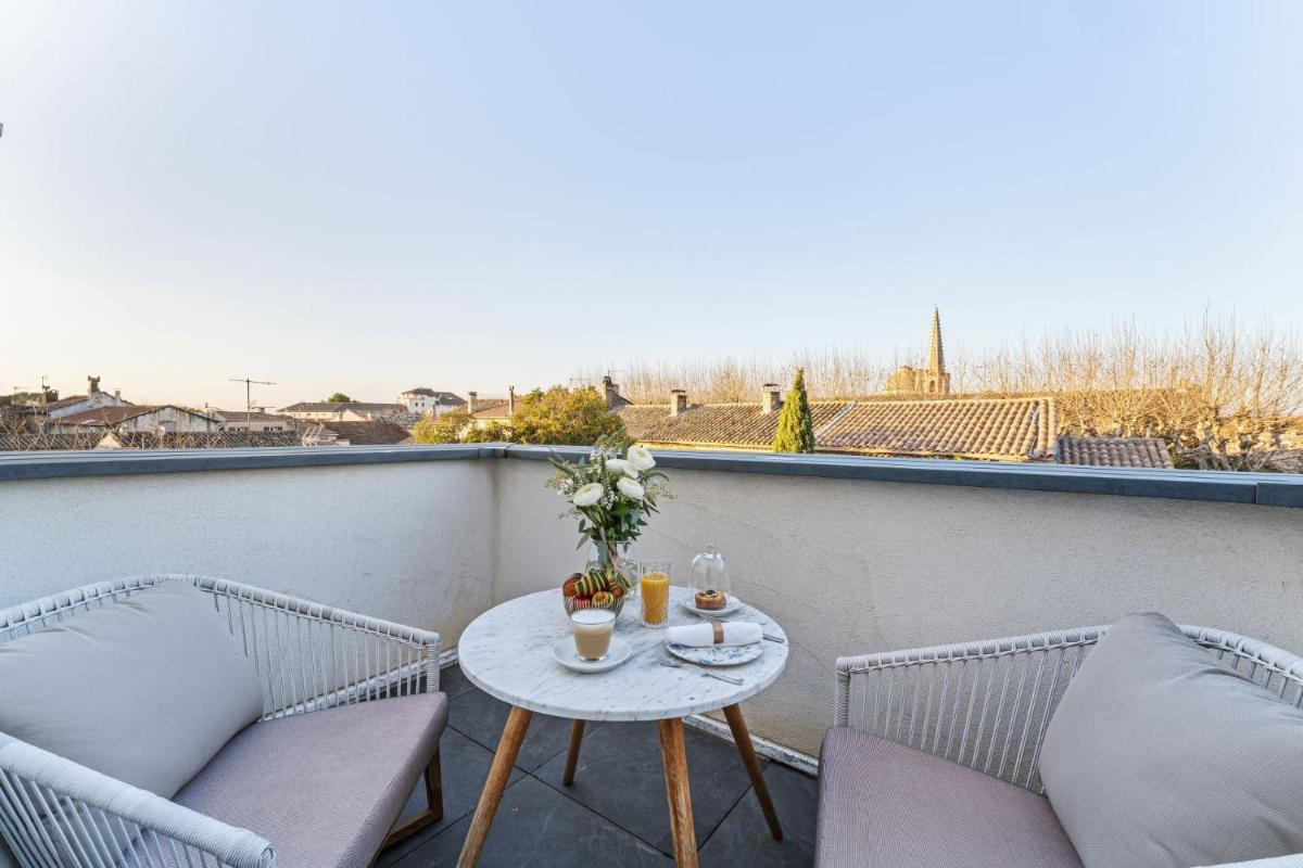 Balcon ou terrasse dans l'établissement Hôtel Le Saint Remy & Spa