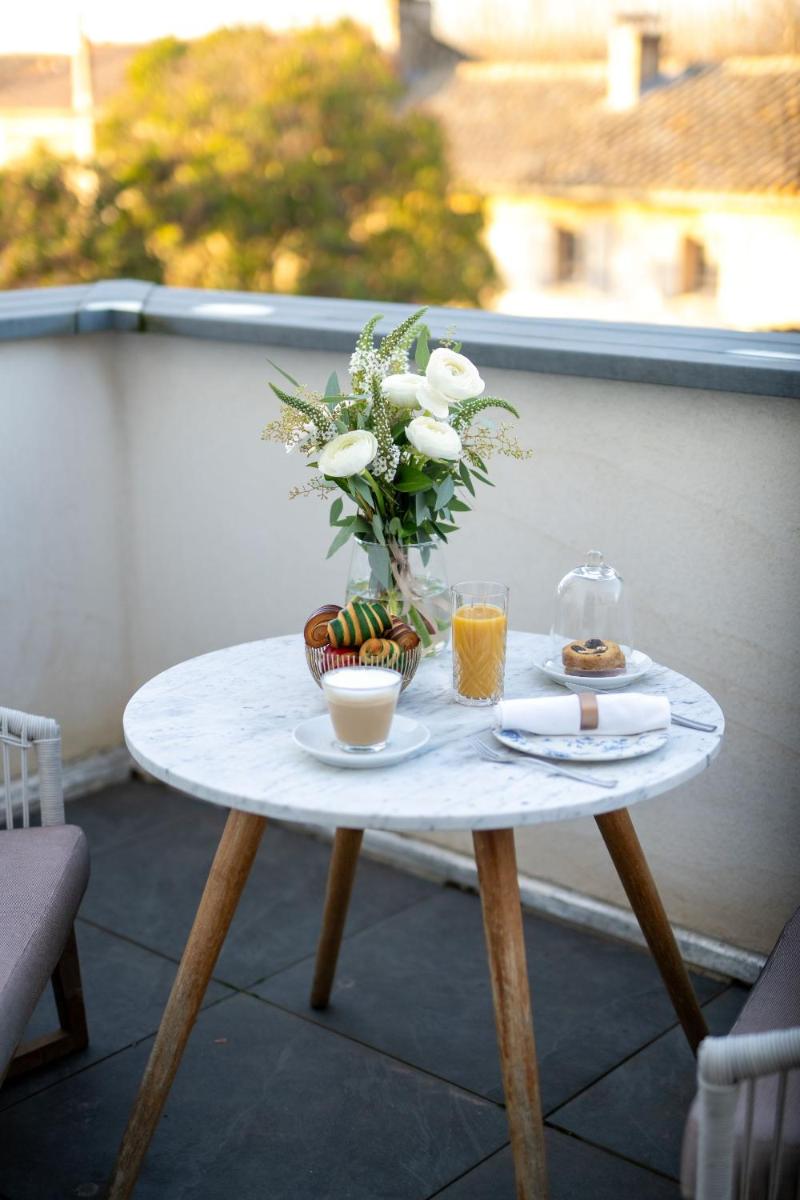 Balcon ou terrasse dans l'établissement Hôtel Le Saint Remy & Spa
