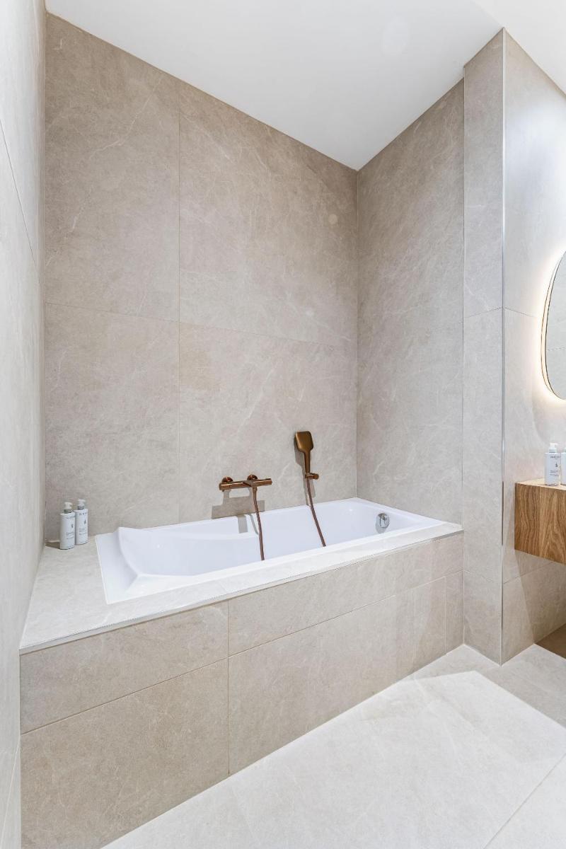 Salle de bains dans l'établissement Hôtel Le Saint Remy & Spa