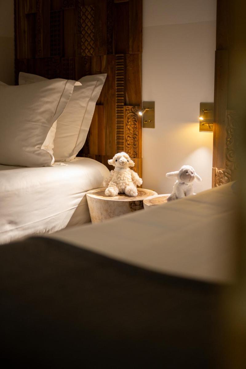 Un ou plusieurs lits dans un hébergement de l'établissement Hôtel Le Saint Remy & Spa