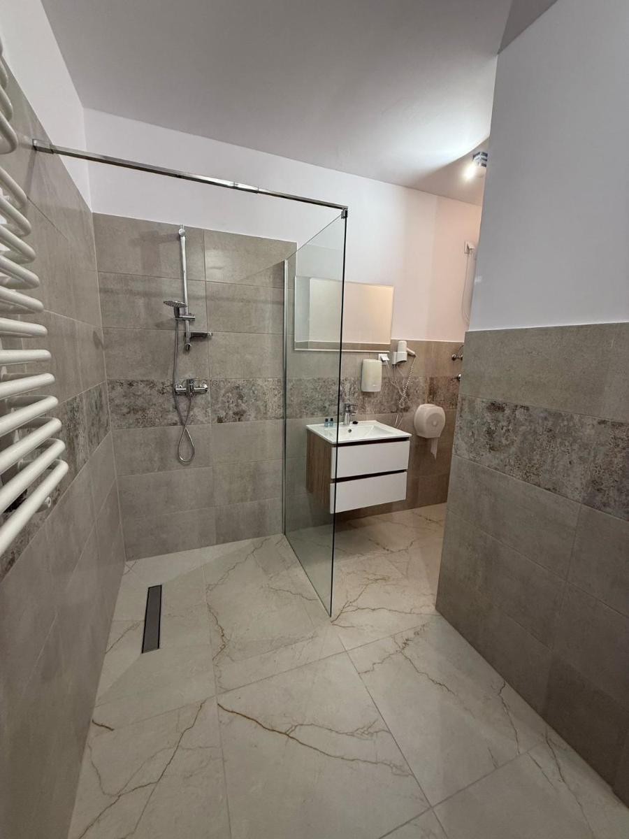 Hotel TM - Housity