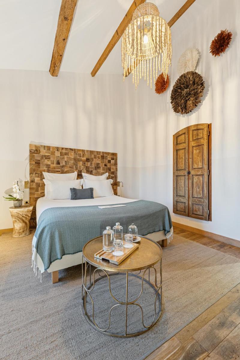 Un ou plusieurs lits dans un hébergement de l'établissement Hôtel Le Saint Remy & Spa