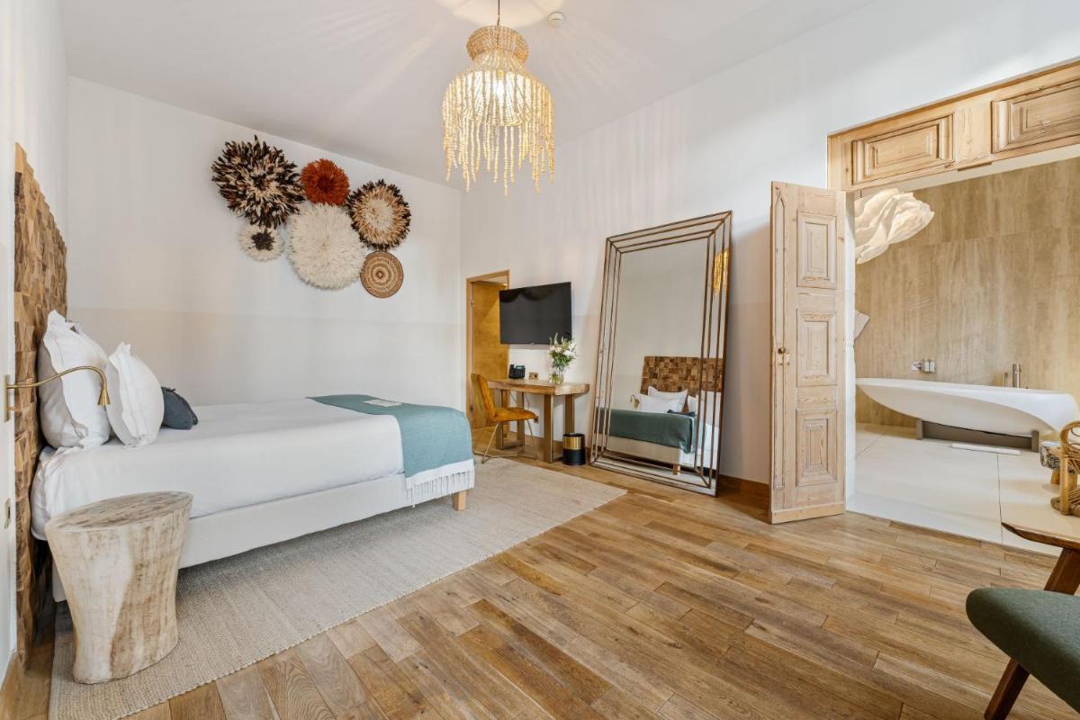 Un ou plusieurs lits dans un hébergement de l'établissement Hôtel Le Saint Remy & Spa