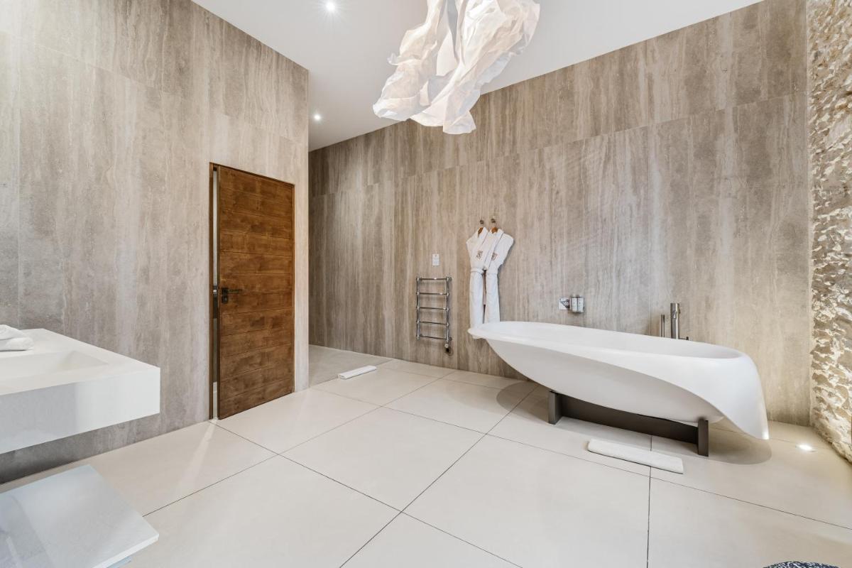 Salle de bains dans l'établissement Hôtel Le Saint Remy & Spa