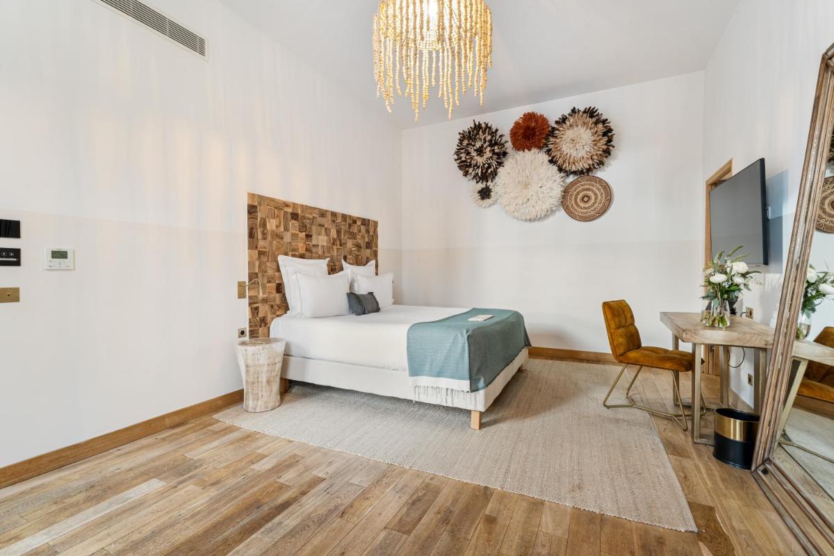Un ou plusieurs lits dans un hébergement de l'établissement Hôtel Le Saint Remy & Spa
