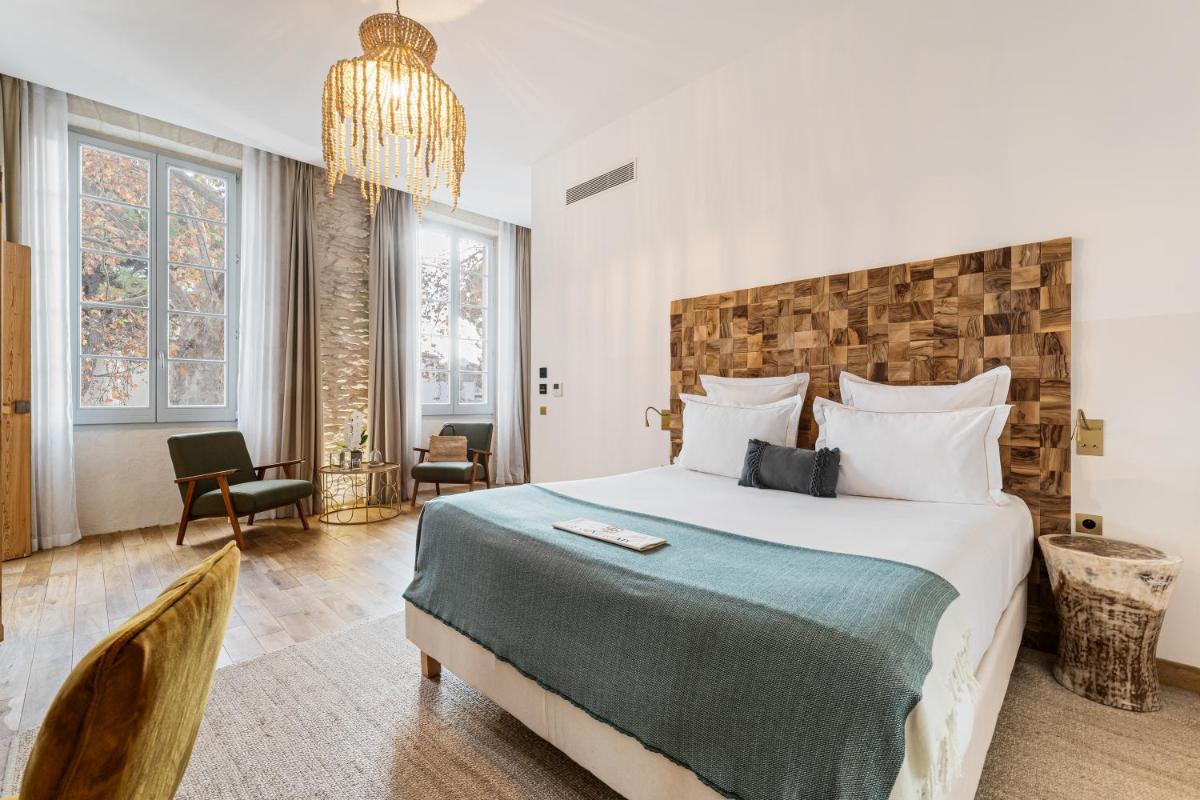 Un ou plusieurs lits dans un hébergement de l'établissement Hôtel Le Saint Remy & Spa