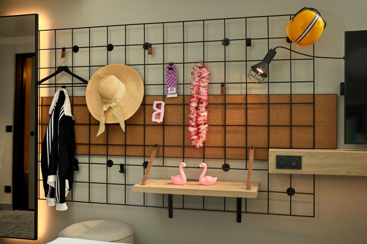Moxy Nice - Housity