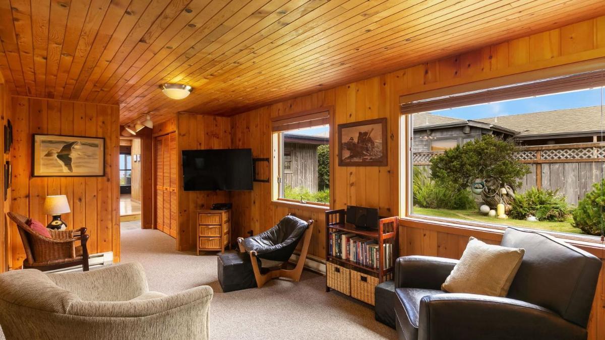 The Pilot House by AvantStay Stunning Home Right On Arch Cape Beach - Housity