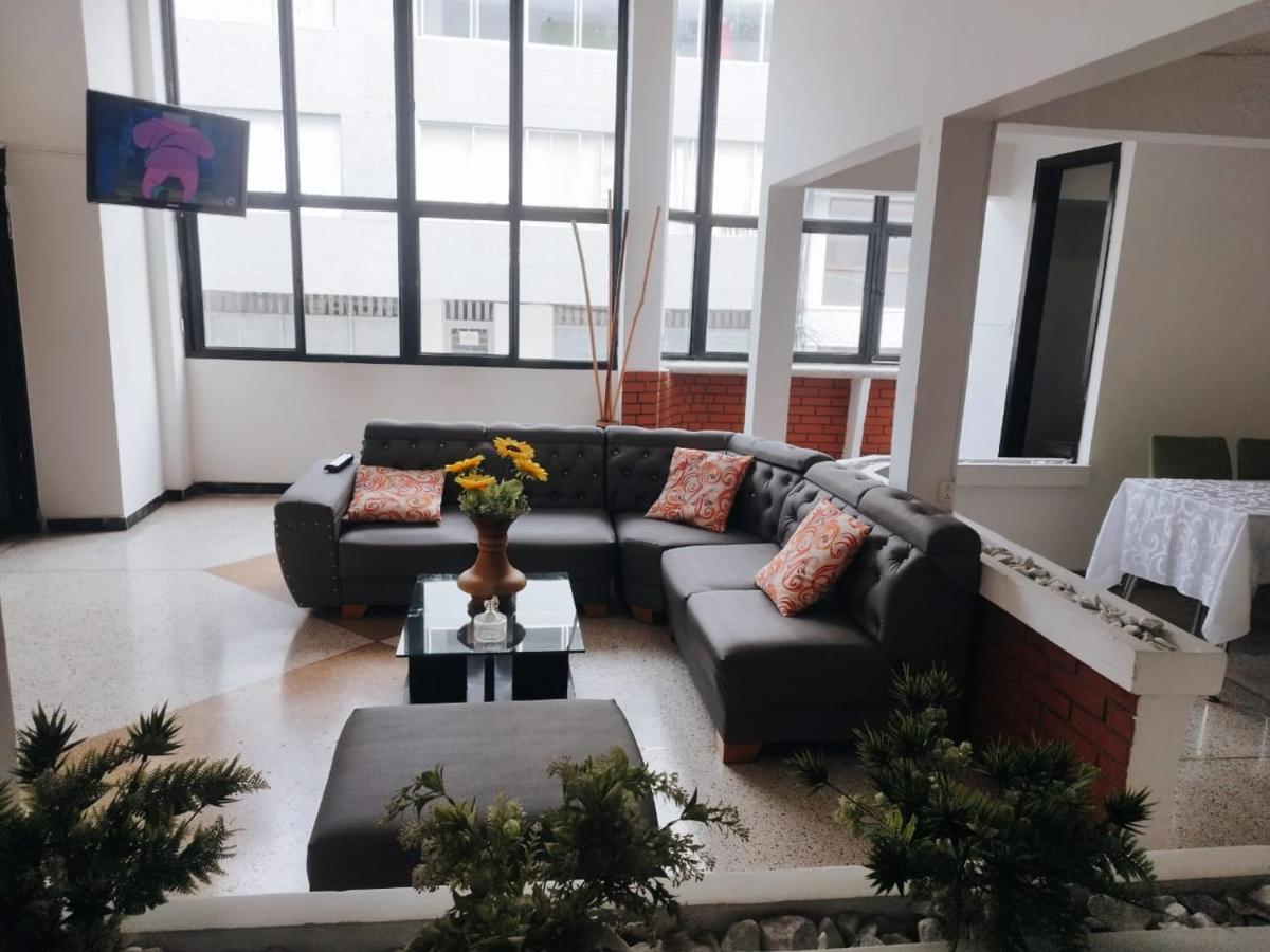 Hotel Cartago Plaza - Housity