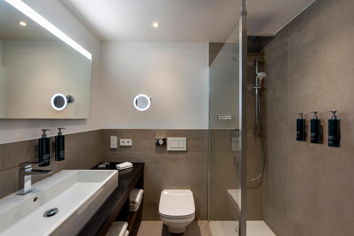 Ein Badezimmer in der Unterkunft Hilton Mainz