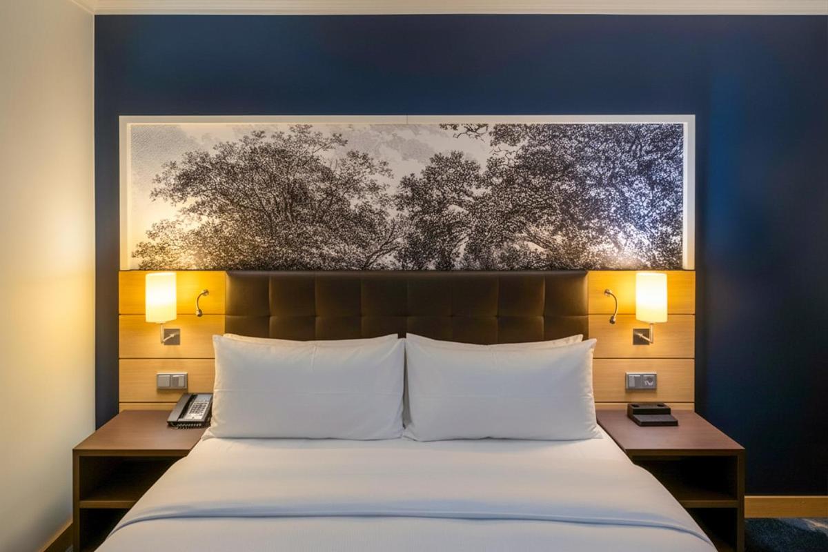 Ein Bett oder Betten in einem Zimmer der Unterkunft Hilton Mainz