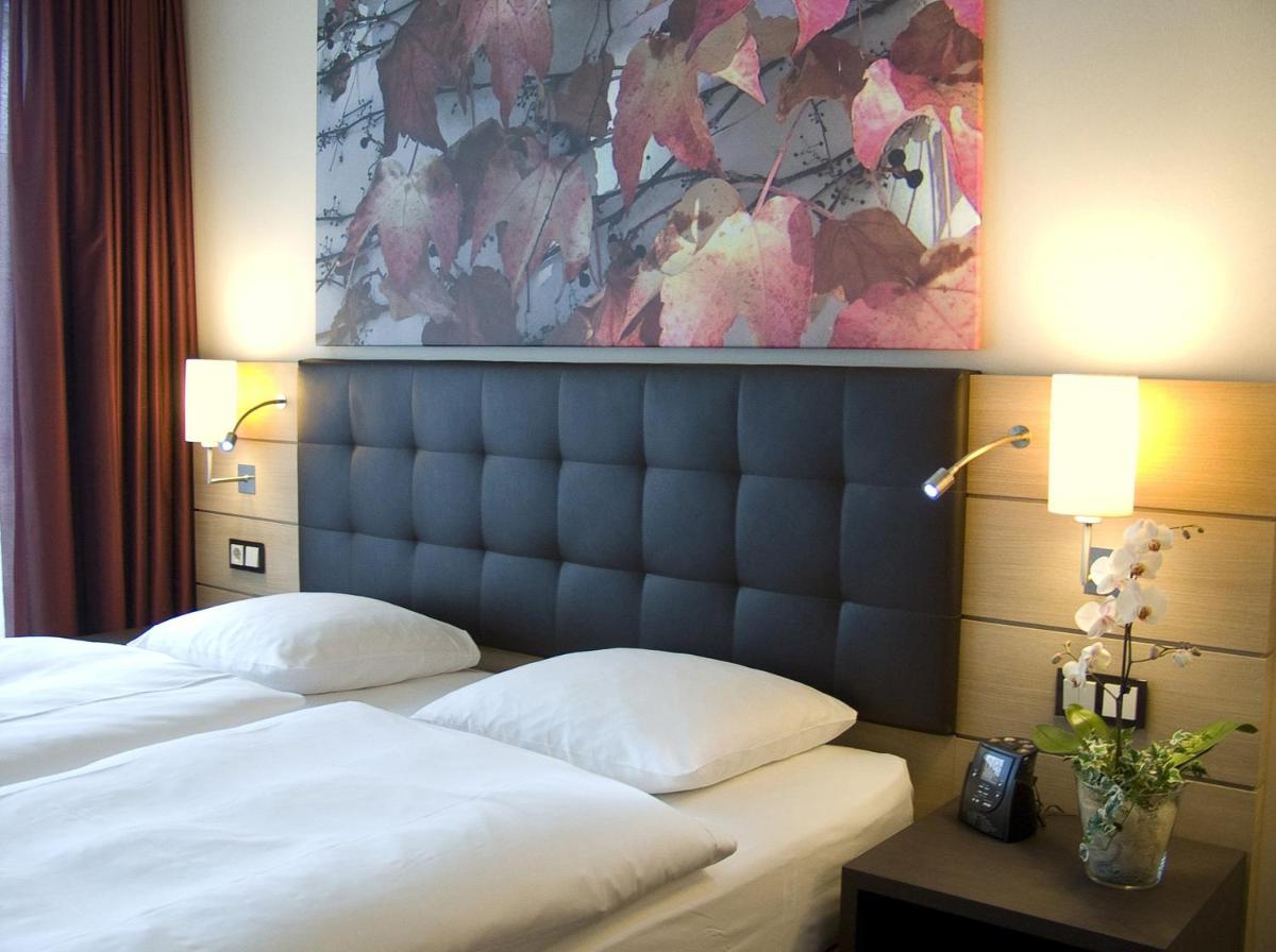Ein Bett oder Betten in einem Zimmer der Unterkunft Hilton Mainz