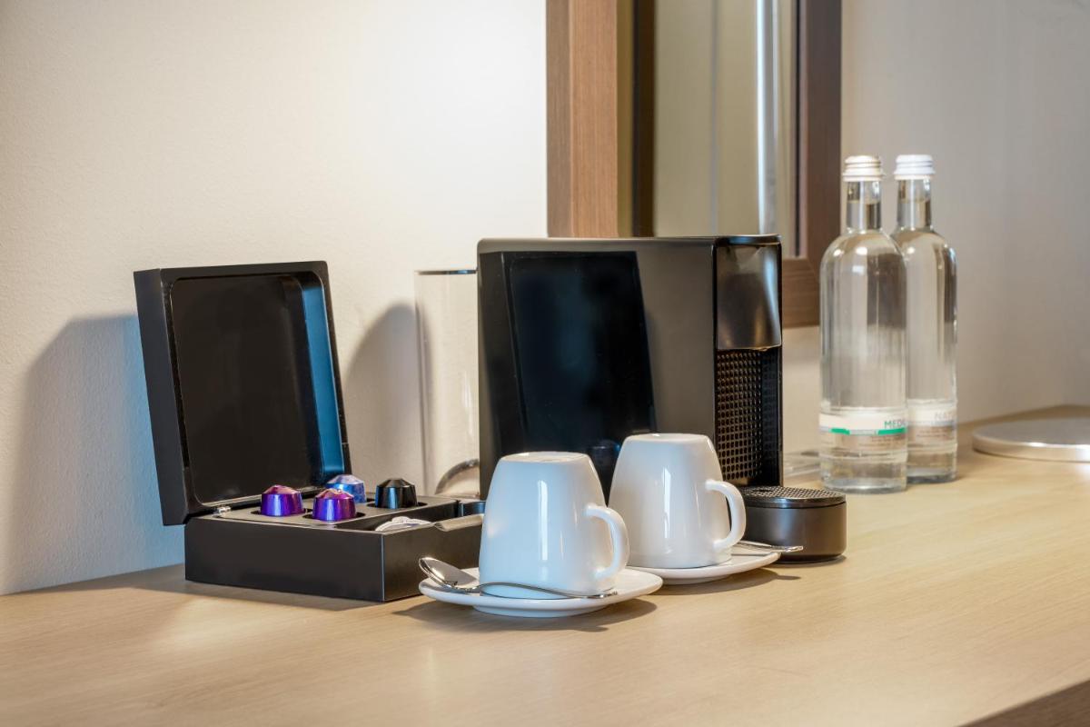 Kaffee-/Teezubehör in der Unterkunft Hilton Mainz