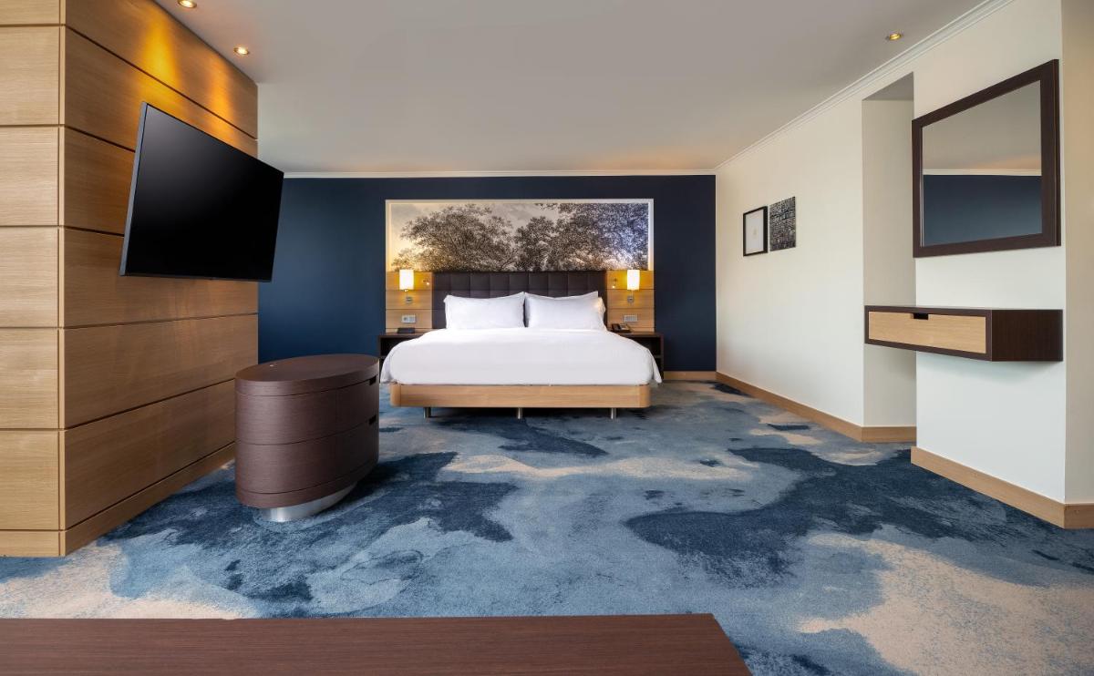 Ein Bett oder Betten in einem Zimmer der Unterkunft Hilton Mainz