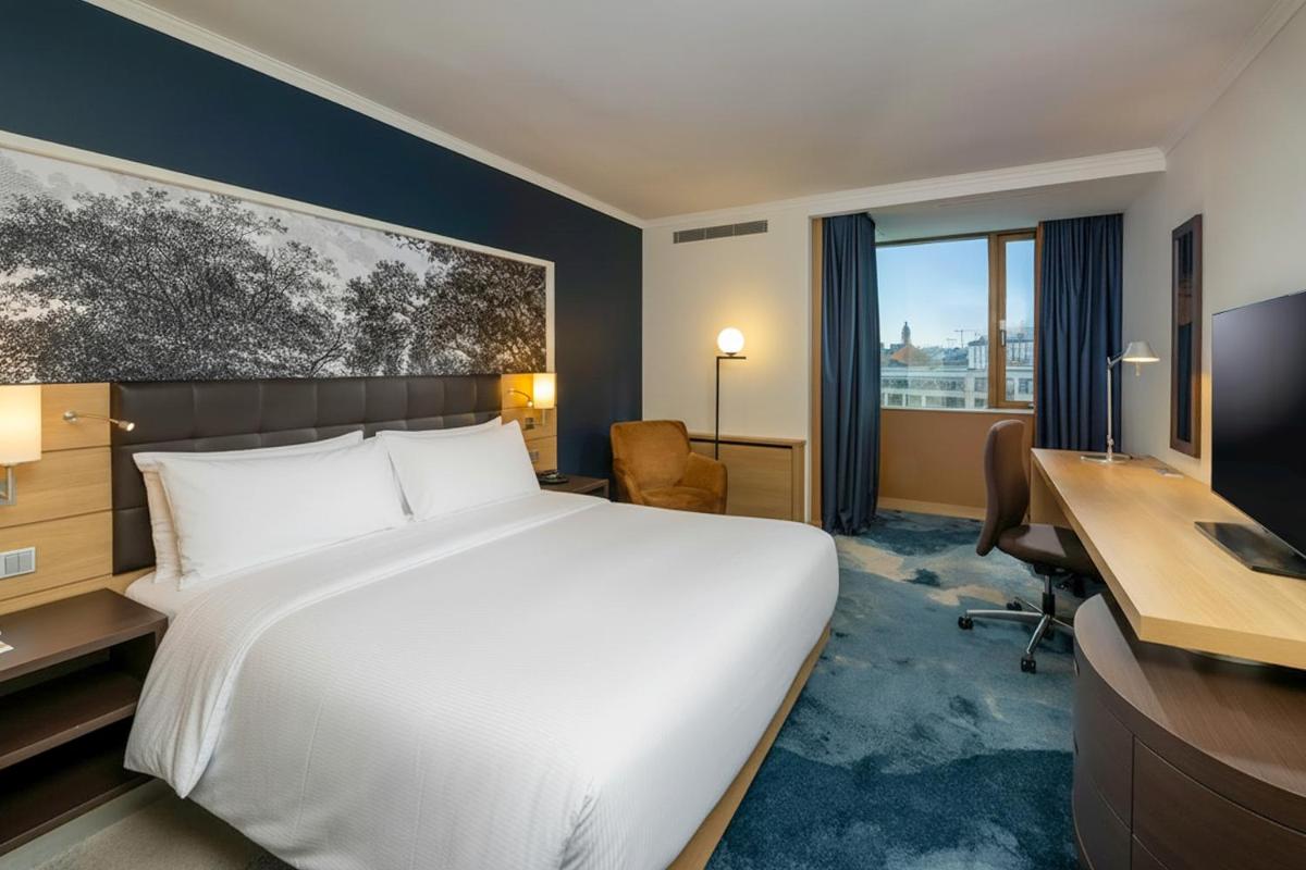 Ein Bett oder Betten in einem Zimmer der Unterkunft Hilton Mainz