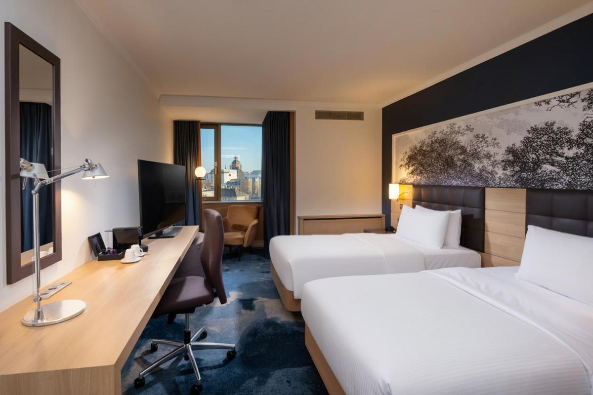 Ein Bett oder Betten in einem Zimmer der Unterkunft Hilton Mainz