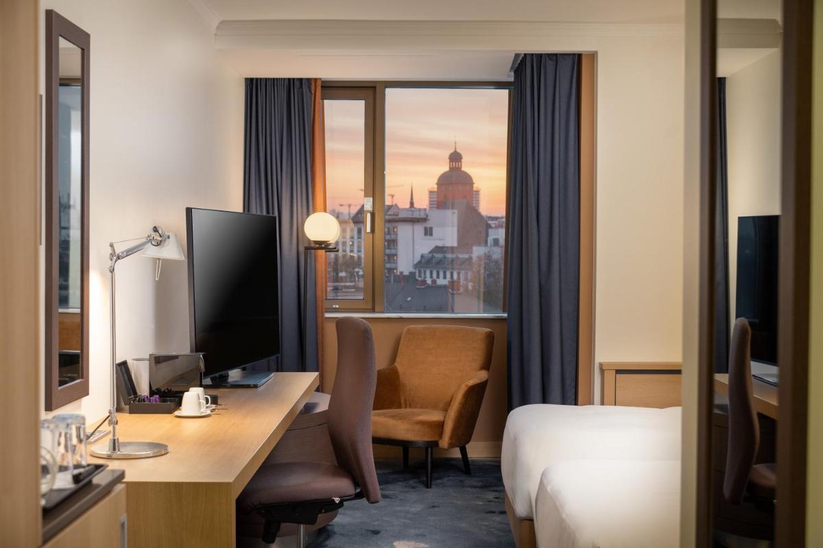 Ein Bett oder Betten in einem Zimmer der Unterkunft Hilton Mainz
