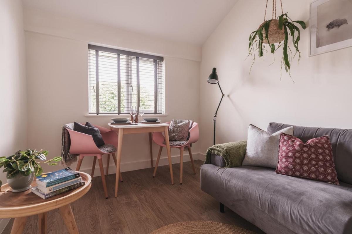 Stylish Flat - Bowness centre with parking - Housity