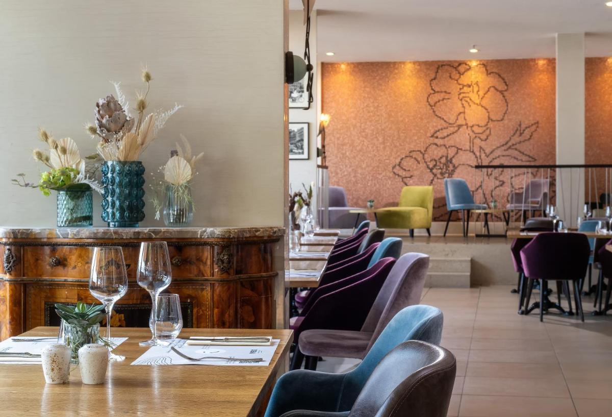 Ein Sitzbereich in der Unterkunft Hilton Mainz