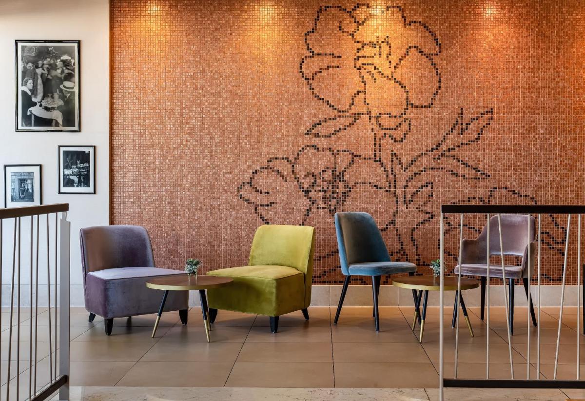 Ein Sitzbereich in der Unterkunft Hilton Mainz