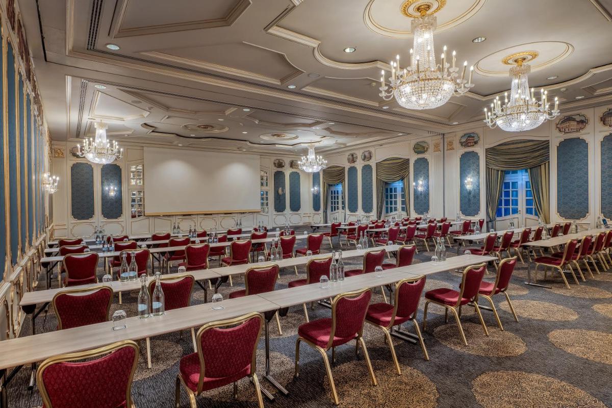 Der Geschäftsbereich oder Konferenzraum in der Unterkunft Hilton Mainz