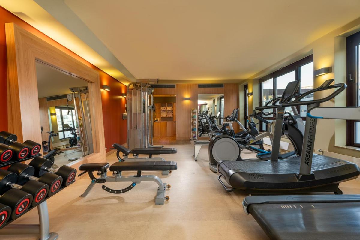 Das Fitnesscenter und/oder die Fitnesseinrichtungen in der Unterkunft Hilton Mainz