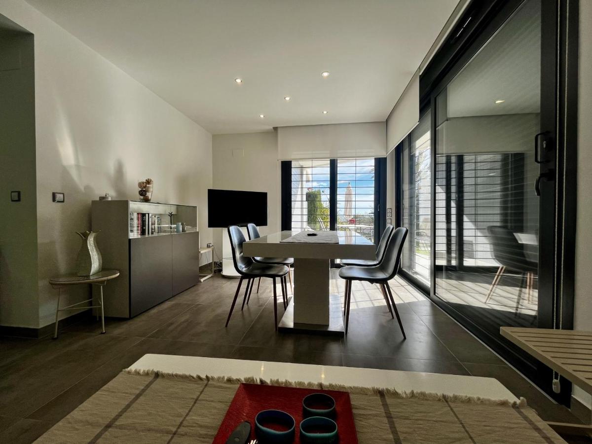 Infinity luxury sea view apartment with private garden - Housity