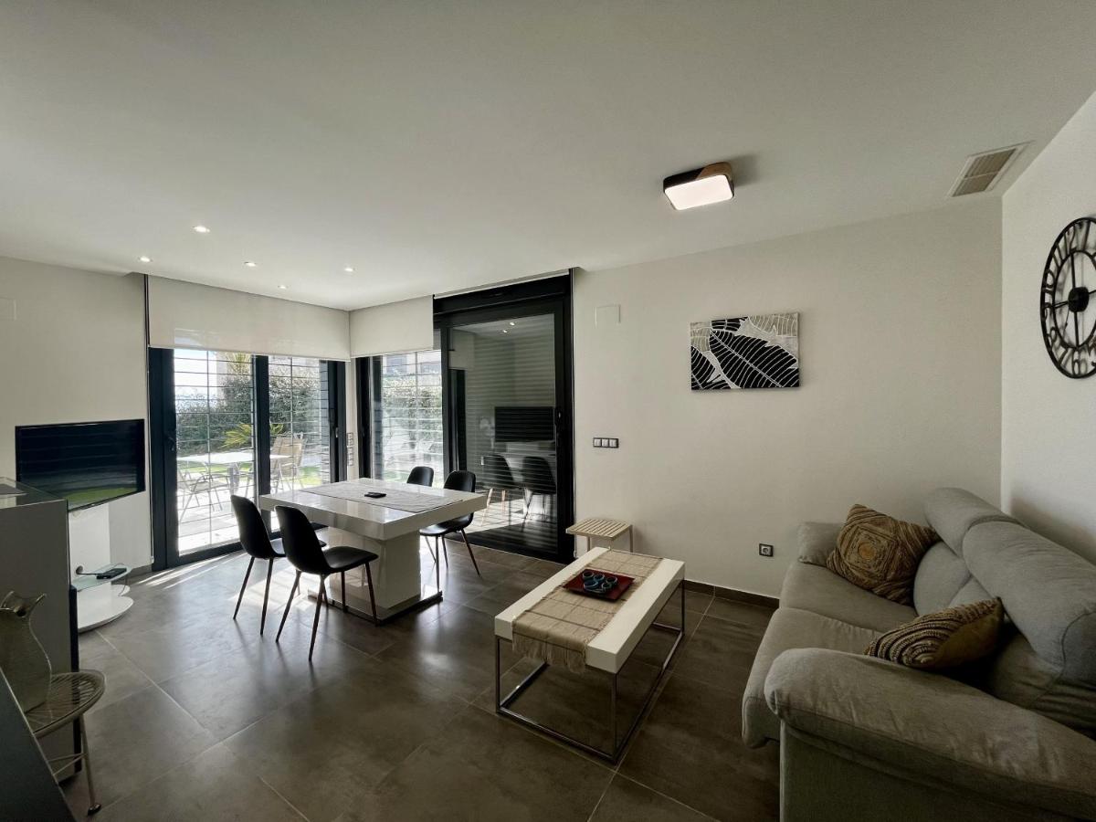 Infinity luxury sea view apartment with private garden - Housity