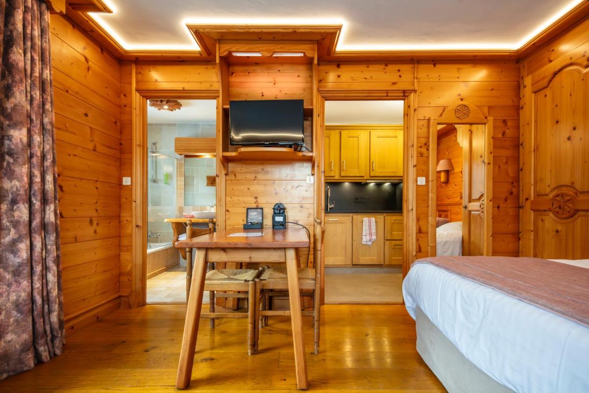 Cuisine ou kitchenette dans l'établissement Chalet-Hôtel Neige et Roc, The Originals Relais