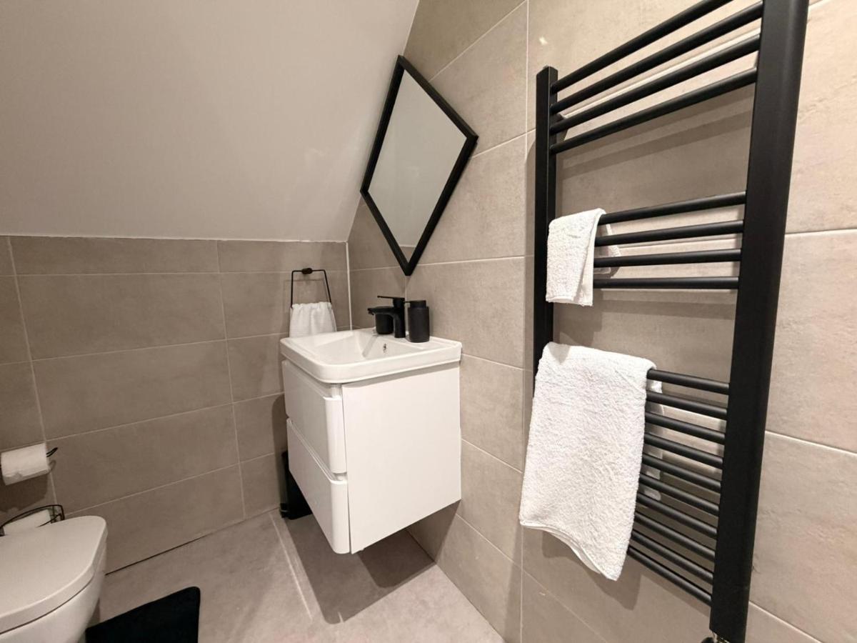 Premium Apartment with Dover Castle Views, Central Dover - Housity