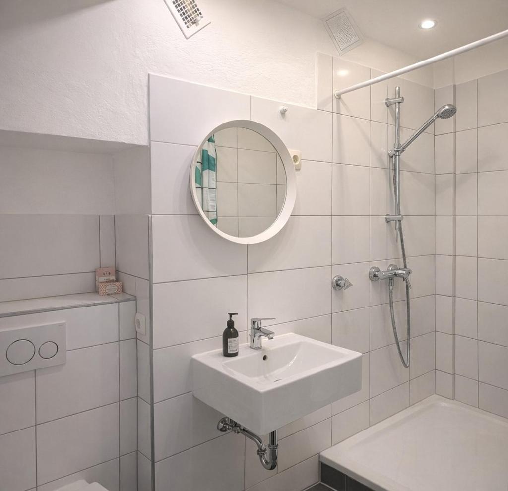 Sunny Seaside Apartment Kiel - Hizvo