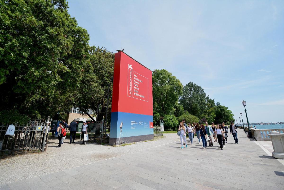 BARBERA-Biennale - Housity