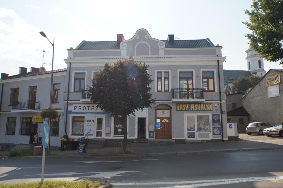 Apartamenty Ostrowiec - Pokoje Gościnne Centrum - Housity