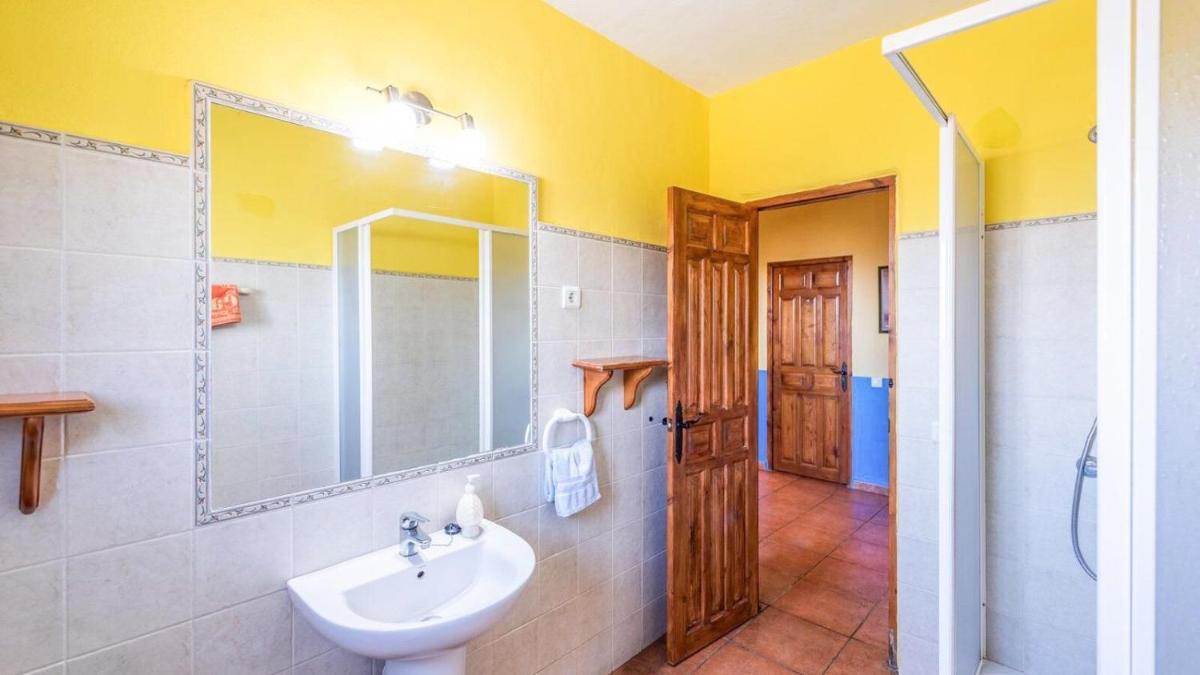 Casa Alejandro Almachar by Ruralidays - Housity