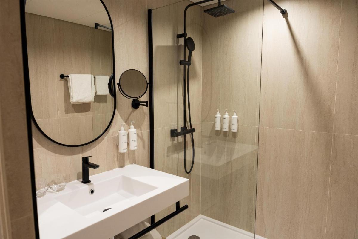 Salle de bains dans l'établissement Le Relais de La Malmaison, a member of Radisson Individuals