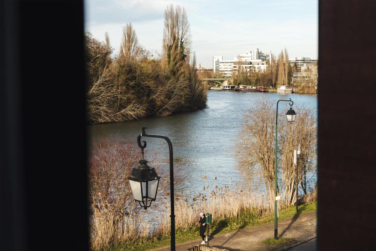 Vue sur la rivière ou le fleuve situé(e) à proximité de l'hôtel