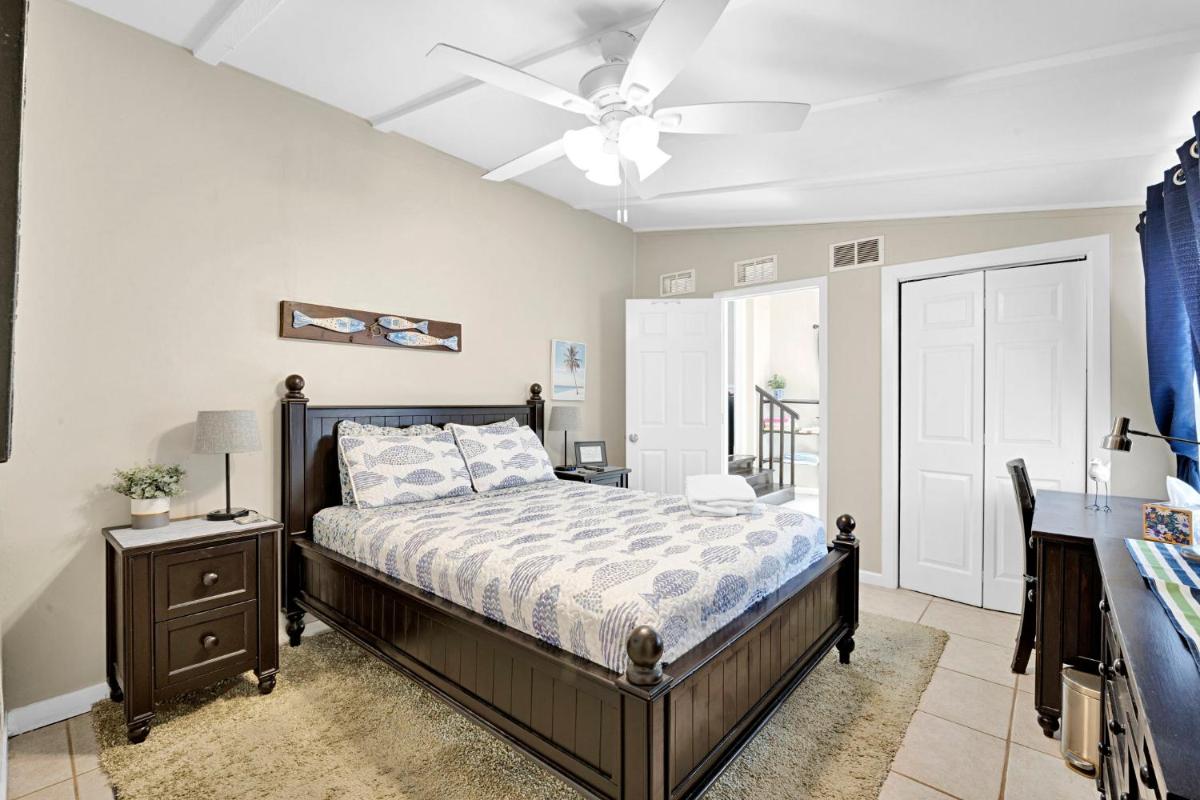 TIKI BLUE-Fun for Big Groups-Near Beach, Hot Tub, Heated Pool - Housity