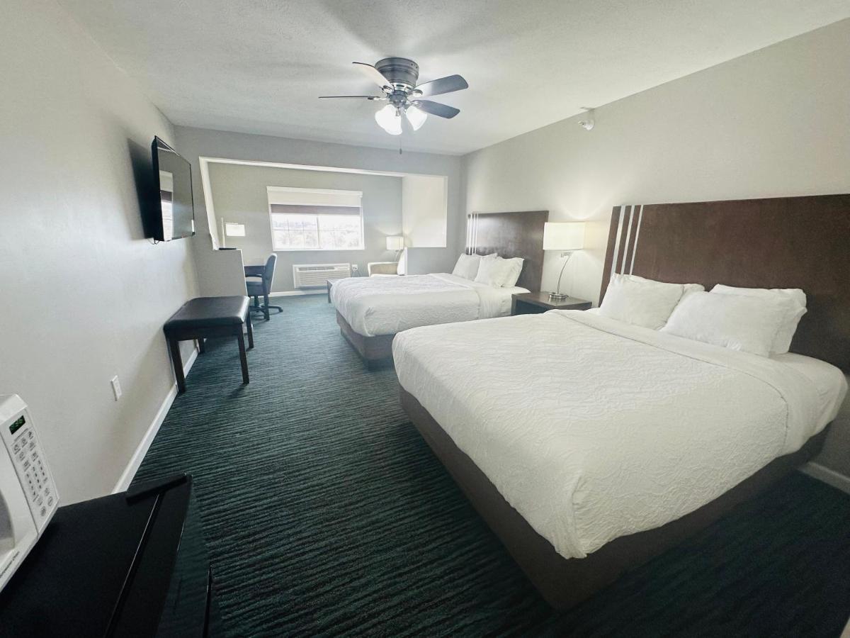 BridgePointe Inn & Suites by BPhotels, Lincoln I-80 & 27th St - Housity